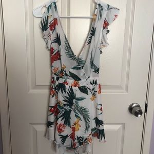 Little Pretty Thing - white tropical tie back play suit/romper (NEW WITH TAG)